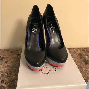 Jessica Simpson beijo pumps